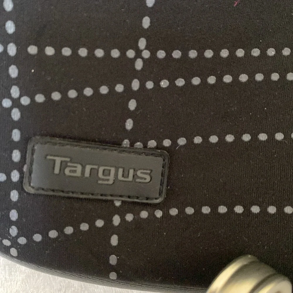 Pre-Owned TARGUS I-Pad Sleeve case.